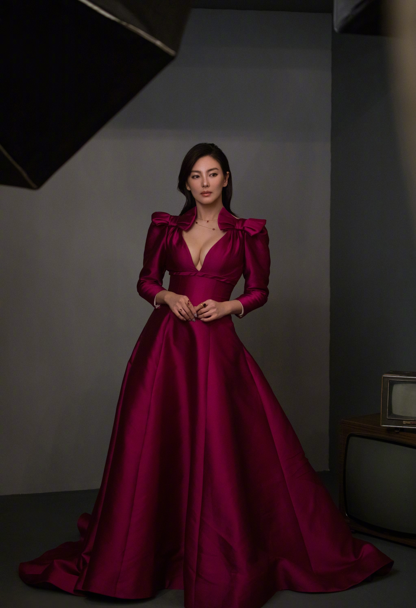 张雨绮惊艳黑色裙,张雨绮马甲裙穿搭