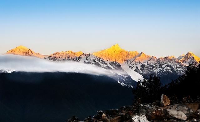 仰望雷克萨斯,卡瓦格博是什么神