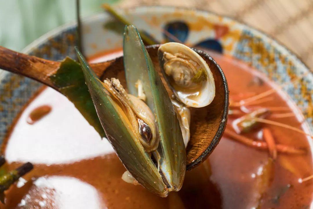 罗湖有家怪店，十个人来吃完饭后，老板居然多了一百个朋友