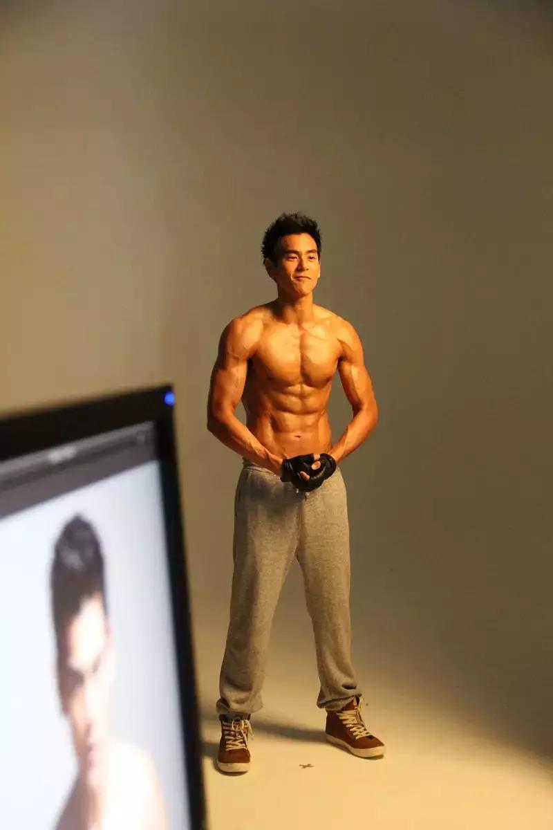 李现有没有腹肌,李现的真腹肌