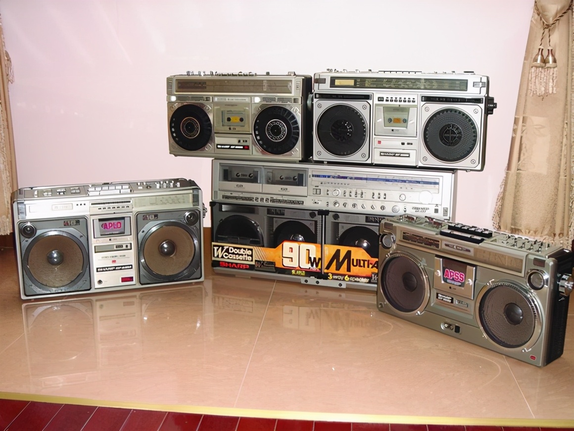 卡座创意收纳,卡座桌椅现代轻奢舒适