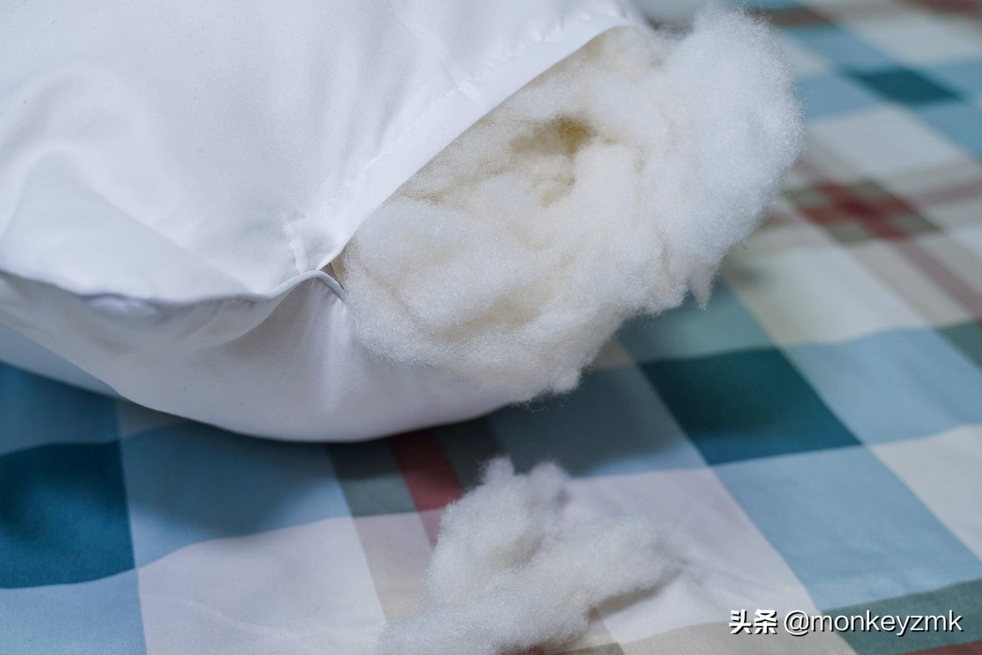 羽绒枕荞麦枕哪个贵,羽绒枕价格差距为什么那么大