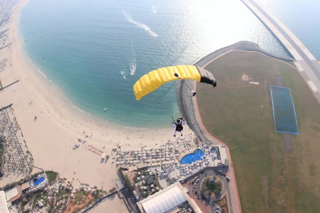 靠捡垃圾成为千亿富豪,靠捡垃圾成为千亿富翁合集