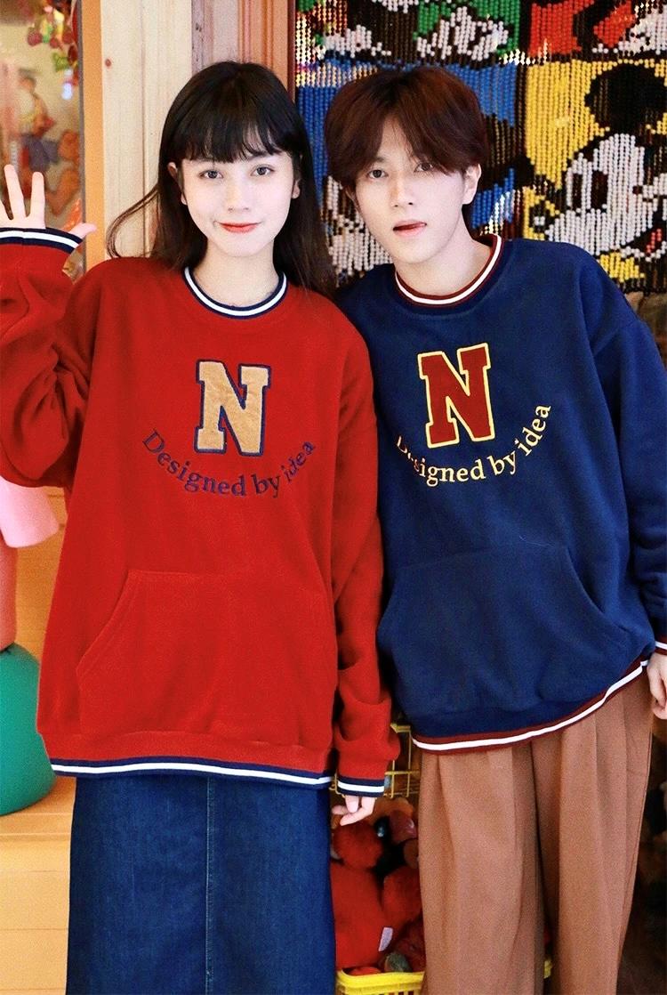 穿情侣装不是挺正常的吗,穿情侣装好尴尬