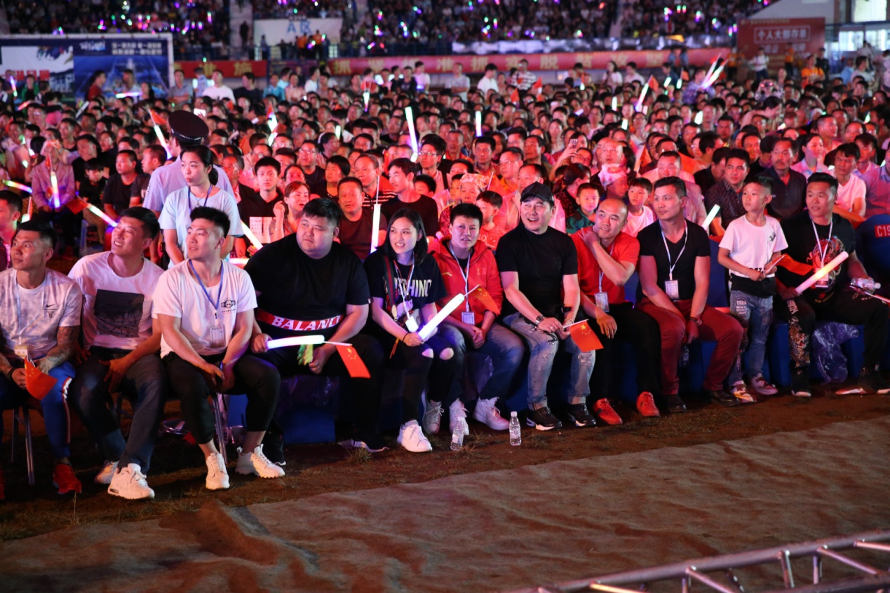 终结率超90%的中国猛将又赢了!金腰带拍卖30万!