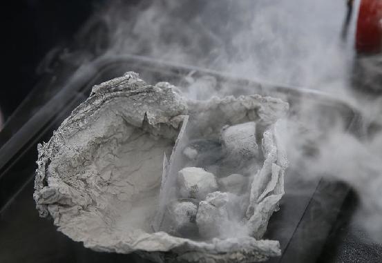 蓝鲸一号挖可燃冰,蓝鲸1号一年开采可燃冰多少