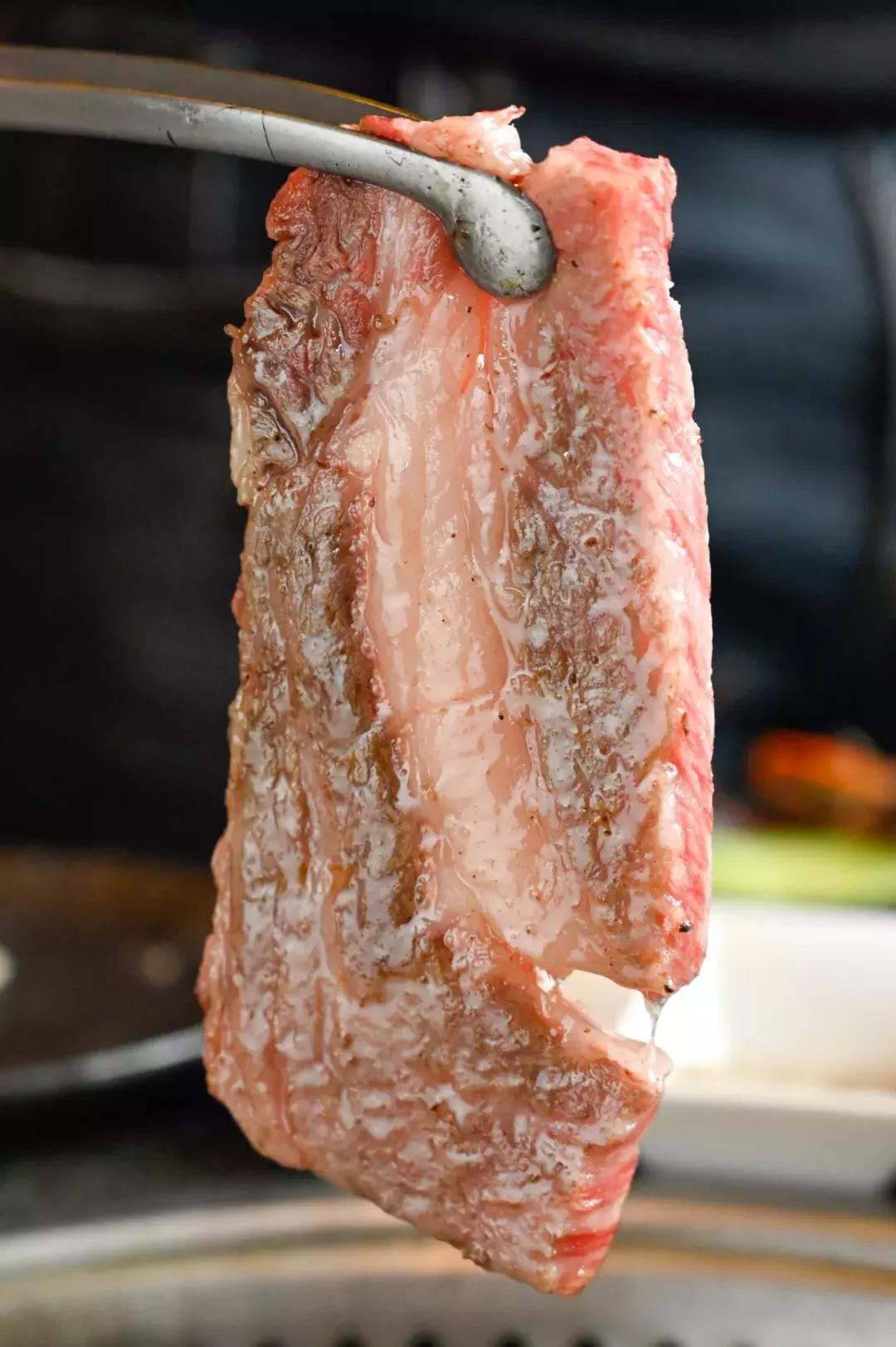 这家烤肉巨头新店开业就“爆店”!现在还能免费吃肉,这也太棒了