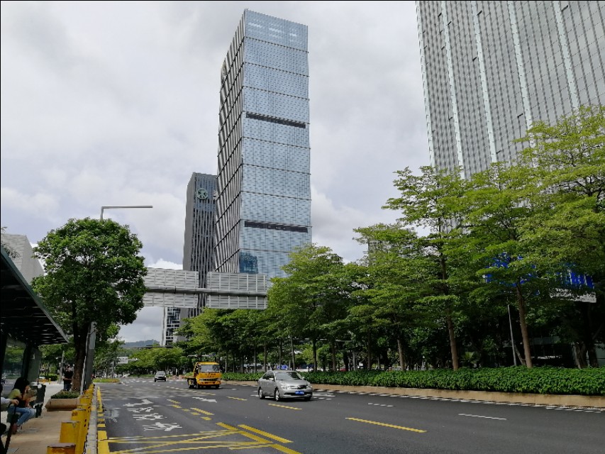 深圳东门批发衣服,买衣服去深圳哪里实体店