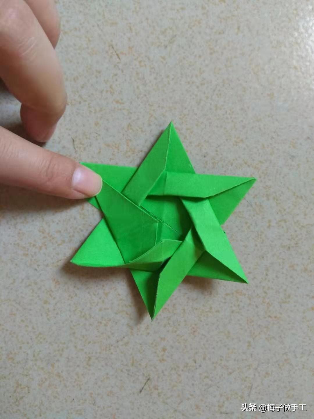 怎么折实心六芒星,手工折纸四角星怎么折