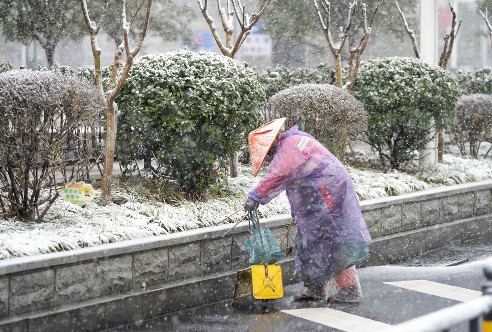 风雨无阻疫情防控不松懈,风雨无阻防疫必胜