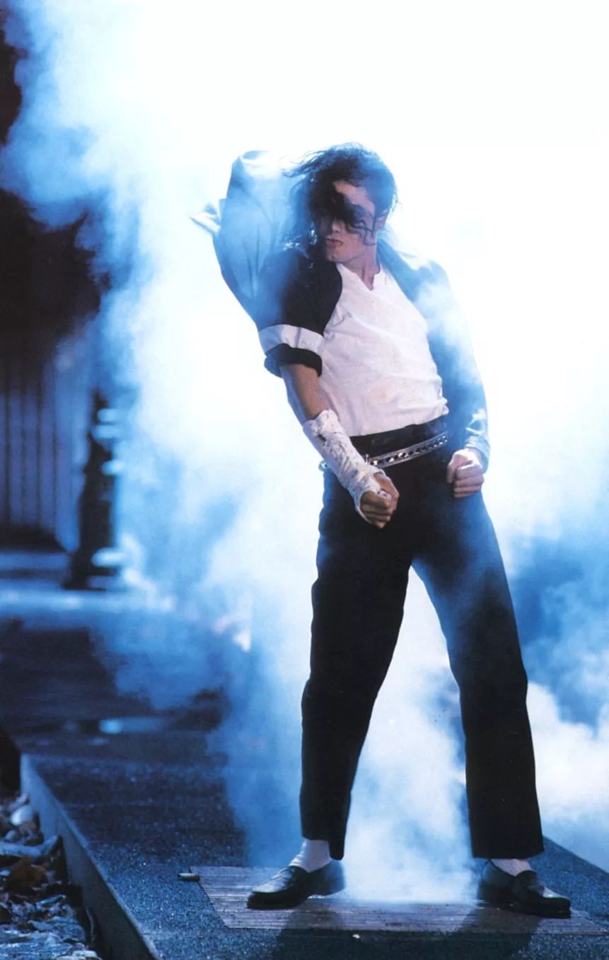 迈克尔杰克逊被误解的一生,迈克尔杰克逊惨痛的一生