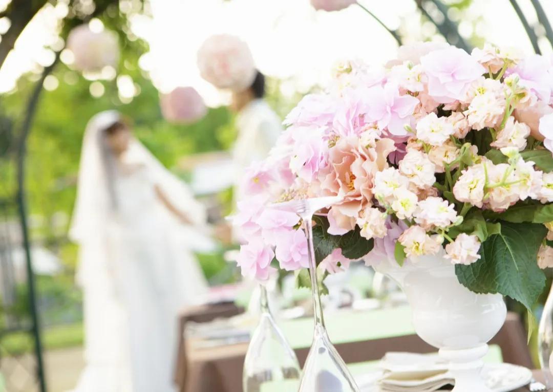 婚礼临时换主持人,婚礼司仪精神赔偿