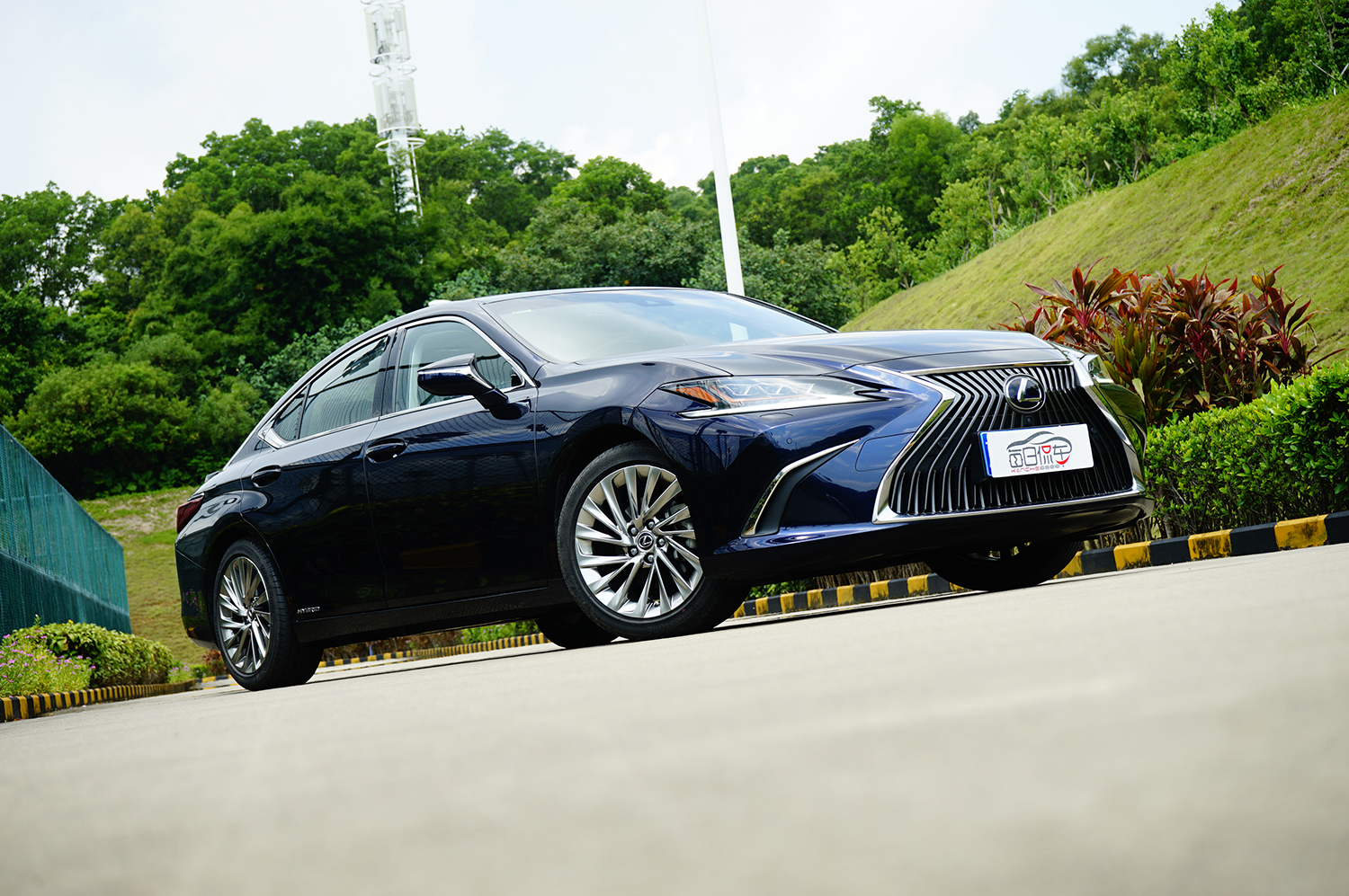 奥迪a6l和雷克萨斯es300h哪个保值,2022款雷克萨斯es300h臻享版试驾