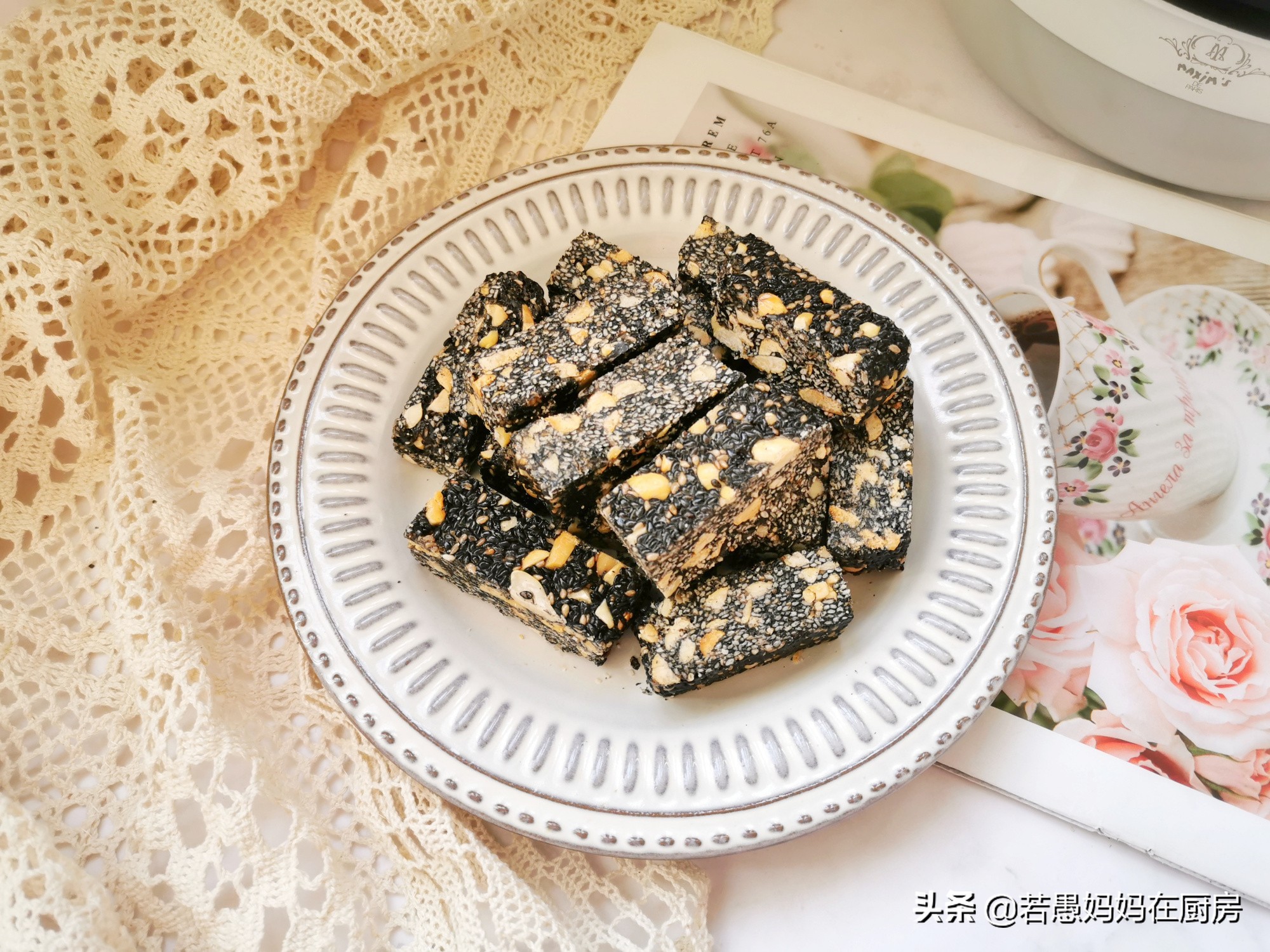 酥脆芝麻花生糖做法,在家做芝麻花生糖的方法