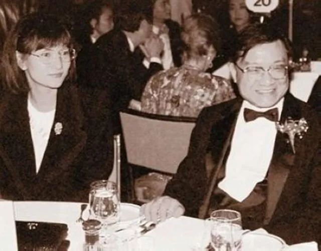 金庸说:她是天边一片云,偶尔投在你的波心