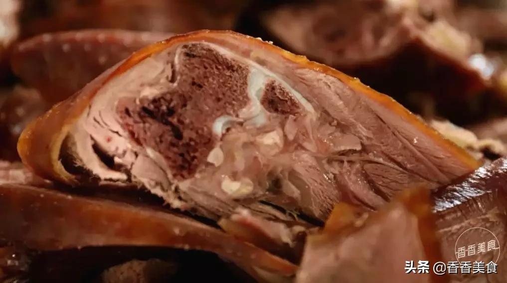 刀剁斧劈棒子夯，吃个鸡搁得住这样？