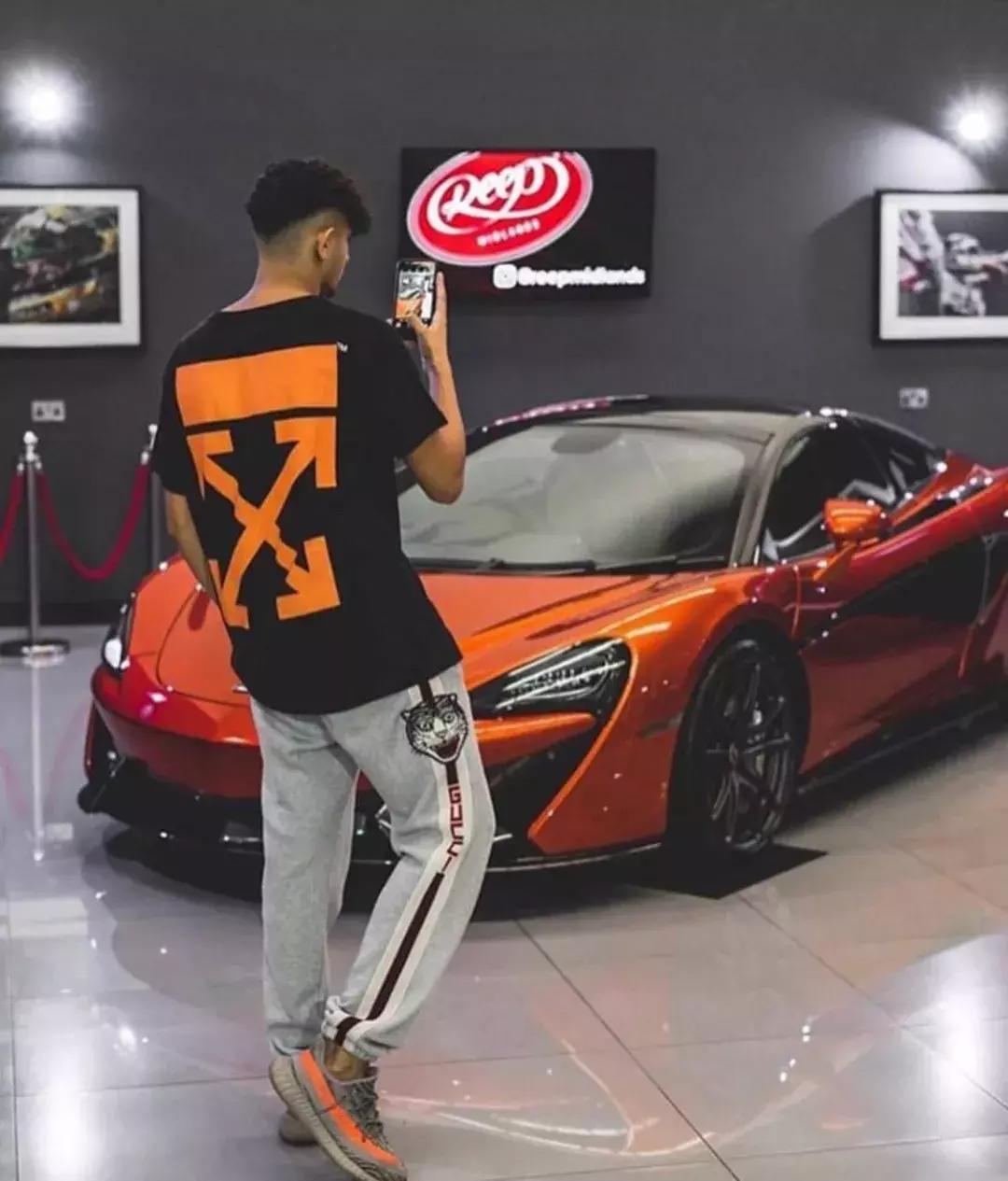 穿着大logo的衣服,穿大logo的衣服就很土吗