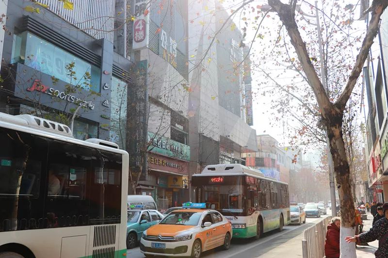 慢悠悠在司门口晃荡，感受武汉老城区的宠辱不惊