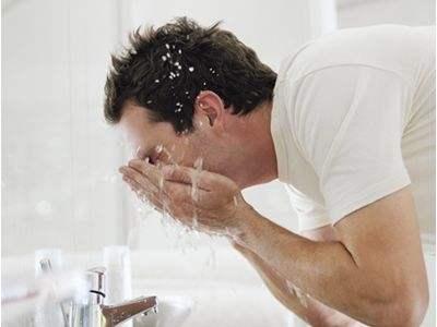 柳芙：男士皮肤粗糙怎么办？