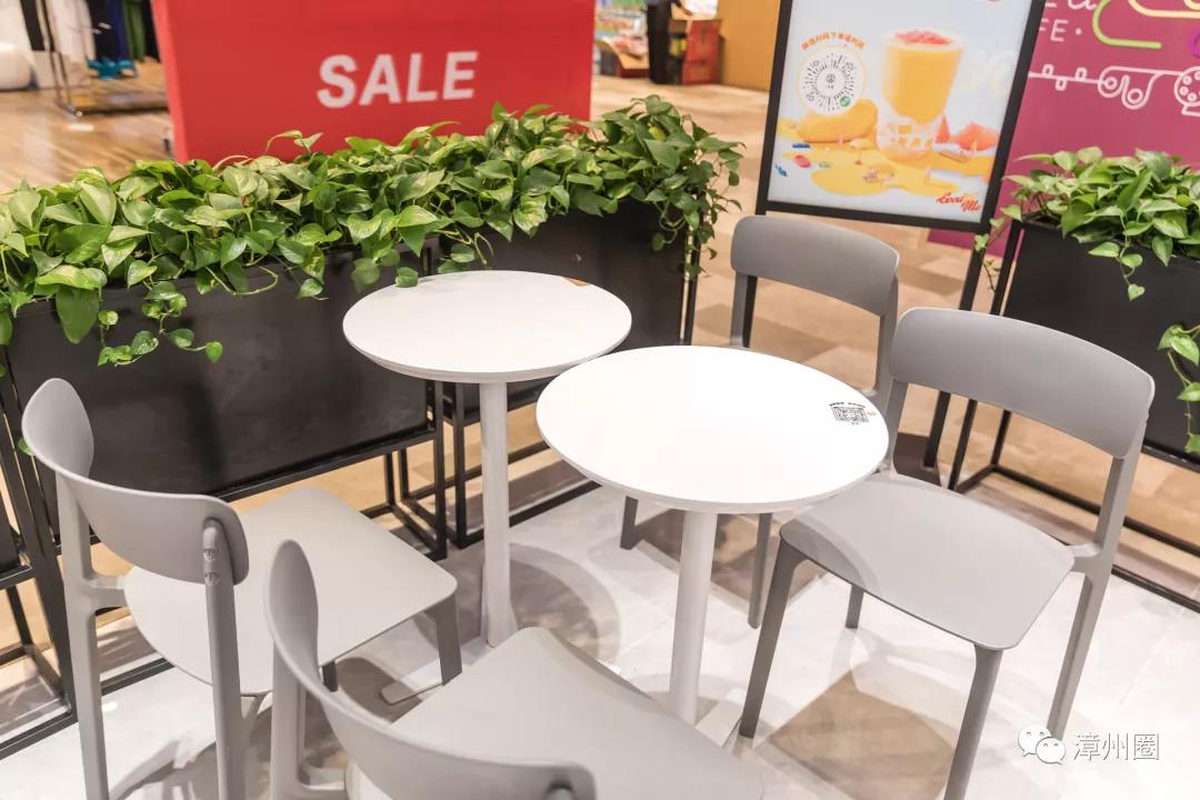 买一送一！大肚子水果茶来了，足足1000cc，单靠吸管都吸不动