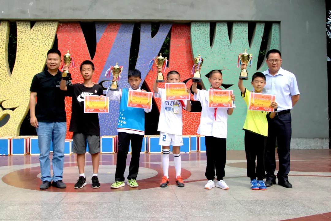 大江镇中心小学足球队视频,大江苑小学足球队