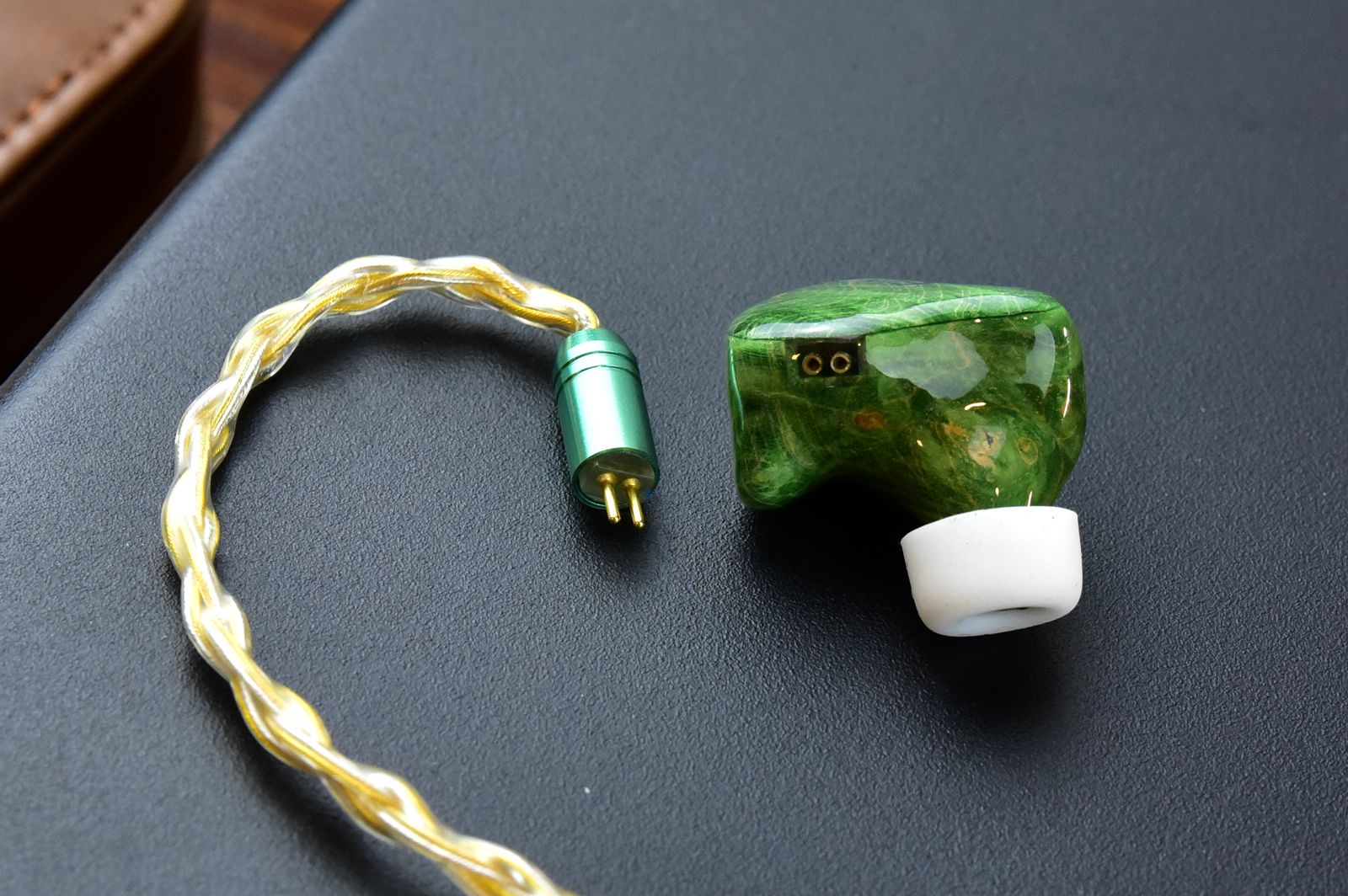 见识见识国产耳机诚意，5动铁声扬顶着堆料骂名平衡行业旗舰高价