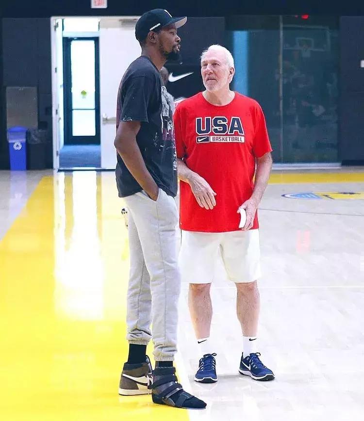 杜兰特太阳首秀上脚球鞋,nba2019总决赛g5杜兰特上脚球鞋