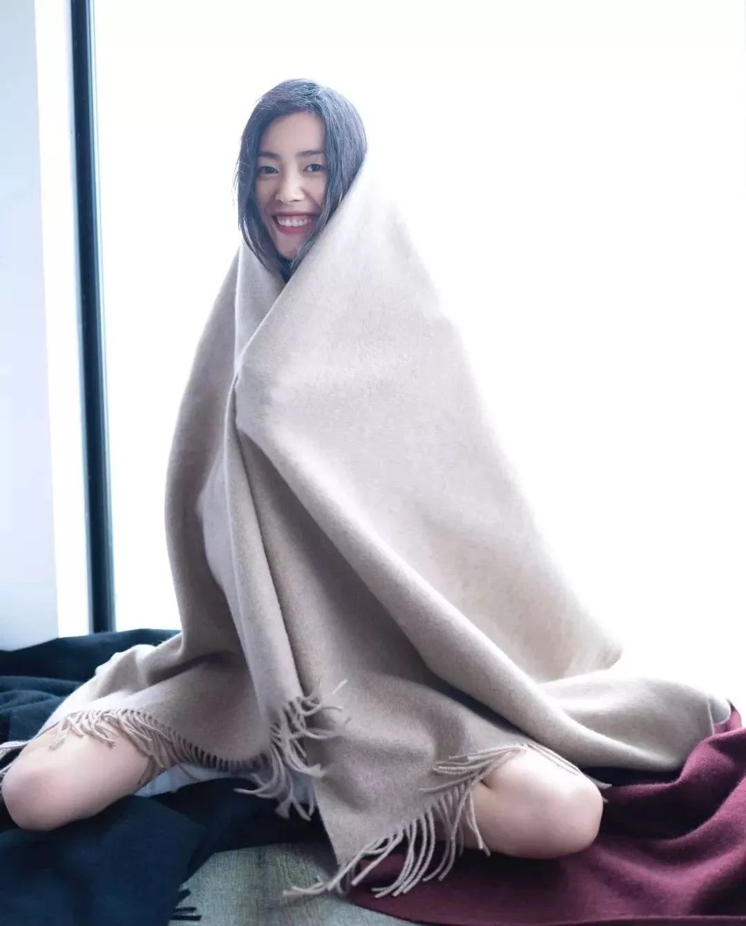 时尚轻奢感明星系列羊羔绒围巾,最潮的围巾的15种戴法超级实用