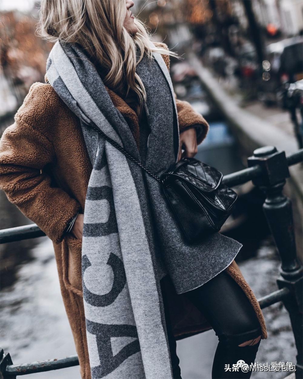 ysl圣罗兰最便宜的包多少钱,ysl圣罗兰化妆包红丝绒