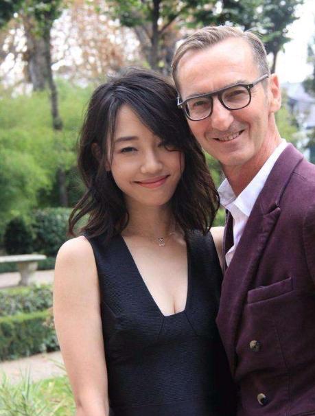 “一指禅”后，白百何频曝新恋情，上演“摸臀杀”的张爱朋去哪了