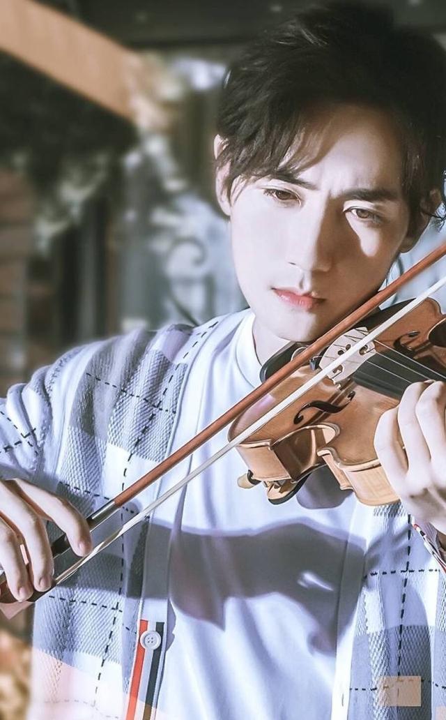 镇魂超级好看，拢龙演的真棒！期待重启