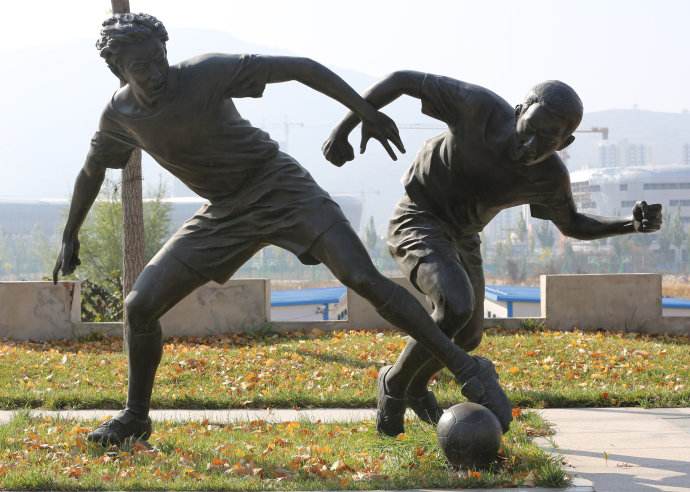 踢足球的好处和功效,踢足球的好处200字