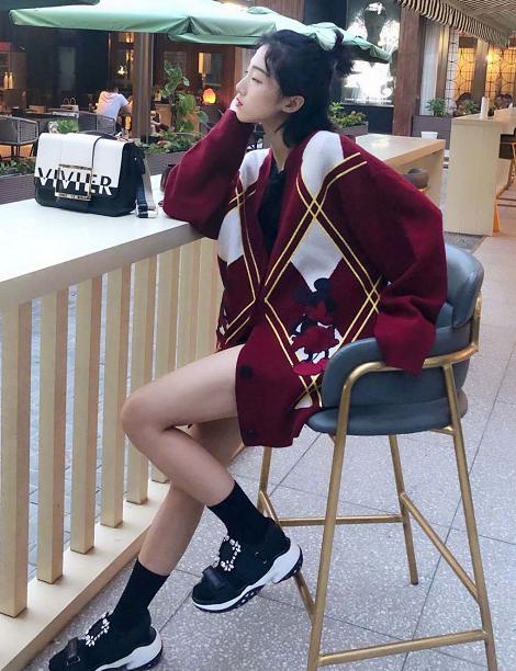 今冬最全毛衣穿搭攻略请收好,这个冬天条纹毛衣如何穿才不显胖