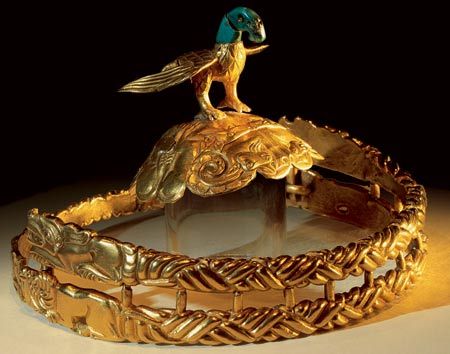 考古出土一顶奢华凤冠,蒙古发现匈奴王冠