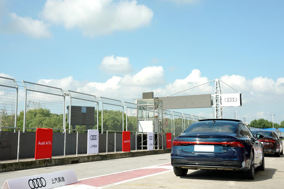 奥迪a7l55tfsi先行版试驾,3.0t的奥迪a7有多强