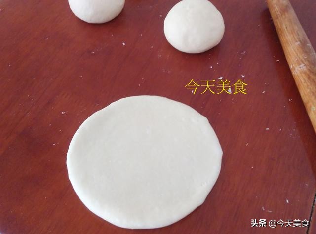 怎样用面包机做出松软拉丝的面包,手工制作面包