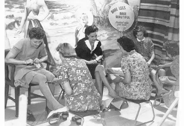 女人爱穿袜子是什么心理,女人爱穿的袜子