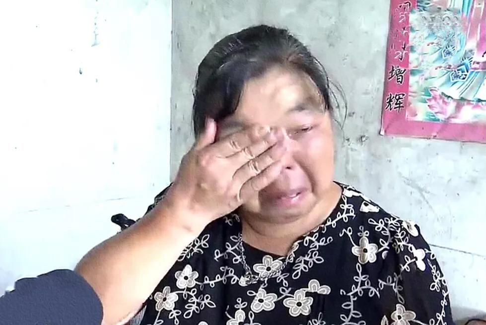 亲情：儿子吃百家饭，呼唤母亲想要一个家，可母亲却视而不见