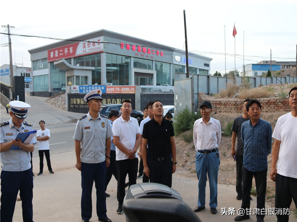 警务室联合社区开展消防安全检查,群租房进村入户消防检查