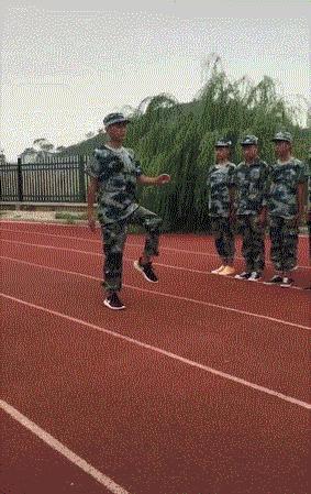 我参加的不是军训，绝壁是人体艺术展啊