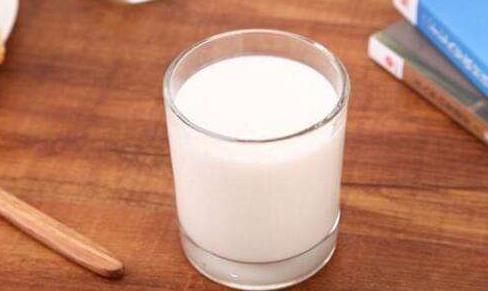 为什么纯牛奶喝完嘴巴里会有臭味,为啥喝完牛奶嘴里一股味