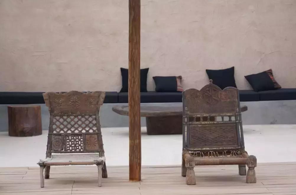 把泳池搬进沙漠,圈黄河做庭院,一个男人的西部世界,可以有多野