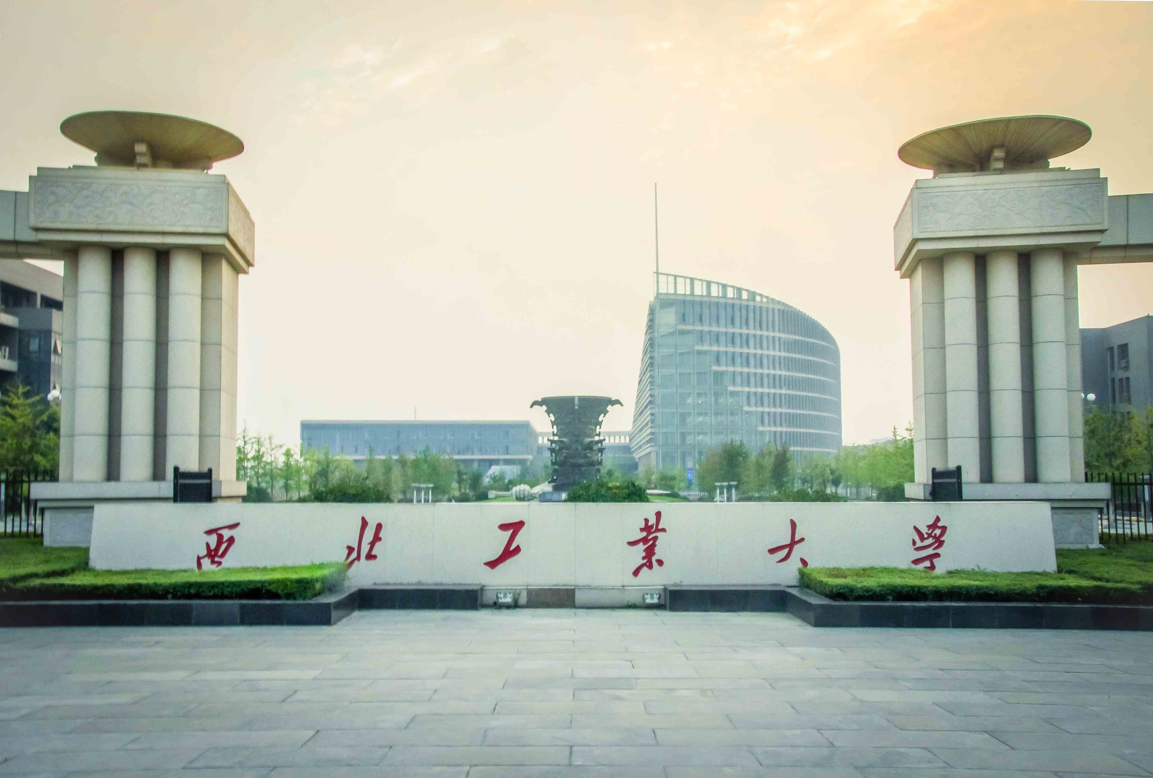 雷军被采访是否愿意使用鸿蒙,小米力挺华为鸿蒙