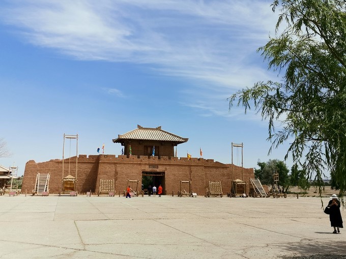 敦煌博物馆东方甄选看世界讲解,敦煌艺术馆游玩攻略