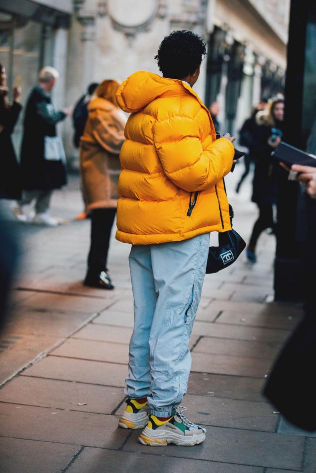 穿好2021流行色，比别人先时髦一步，这4款黄色单品不要错过