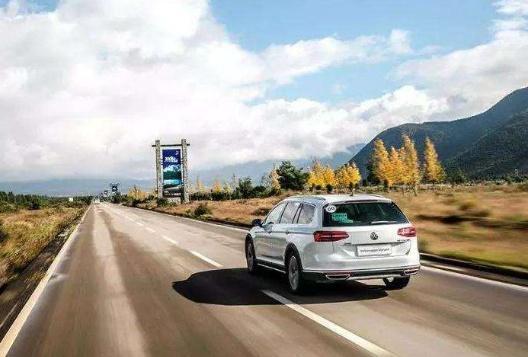 为什么跑完高速油门会变快,为什么汽车跑完高速变得轻快