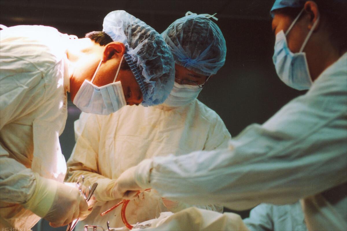 肛门肿痛，瘙痒？肛瘘应该如何治疗？常见的手术方法有这两种