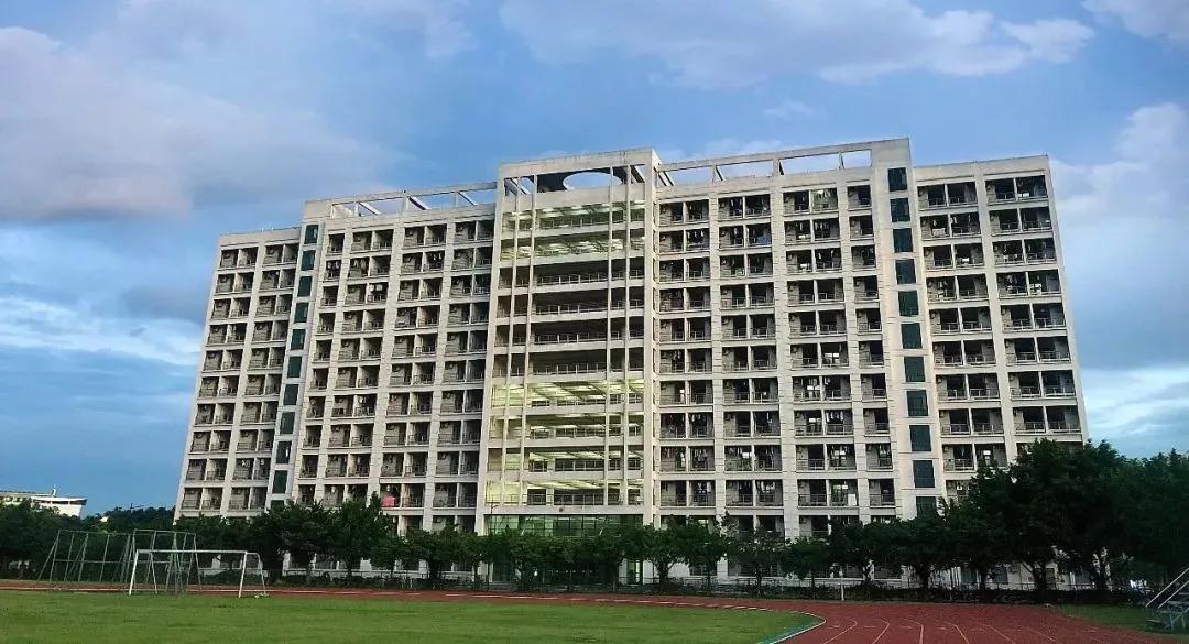 深职宿舍真实现状,深职吊打985