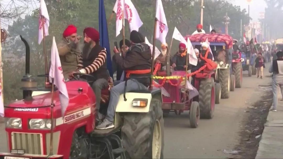 取消摩托车特技后，谁来解释印度阅兵式上的“演算数学题”表演