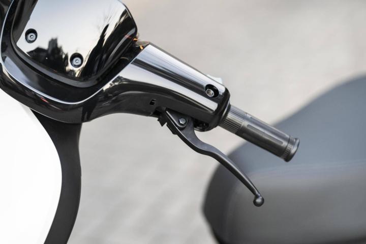 大灯炫酷有型,九号e100大灯效果